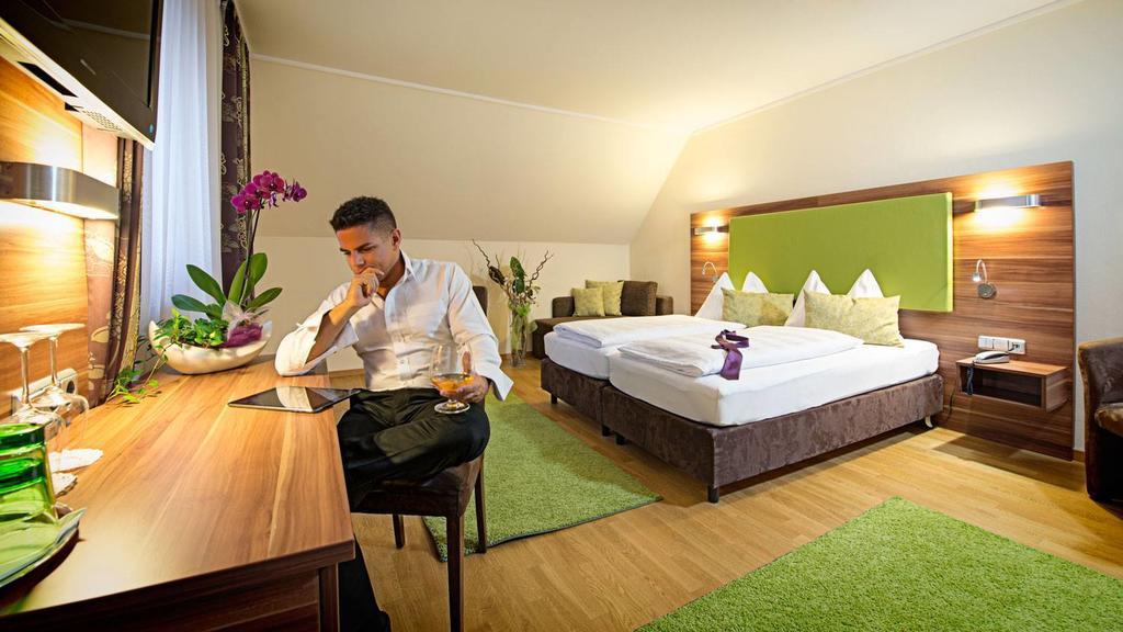 Hotel Restaurant Haeupl Seewalchen Buitenkant foto